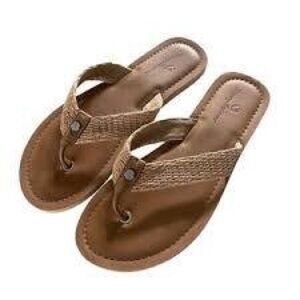 Tommy Bahama Speedwell Macrame Woven Thong Sandal. Floral Charm